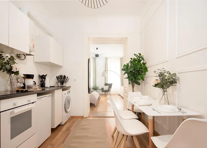 2 Minutes From The U1 - Long-stay Comfort For Expats