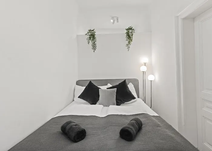 2 Minutes From The U1 - Long-stay Comfort For Expats *