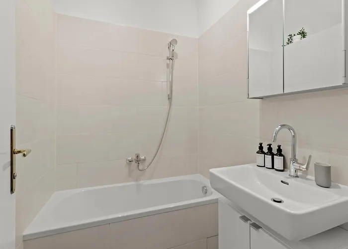 2 Minutes From The U1 - Long-stay Comfort For Expats * ウィーン