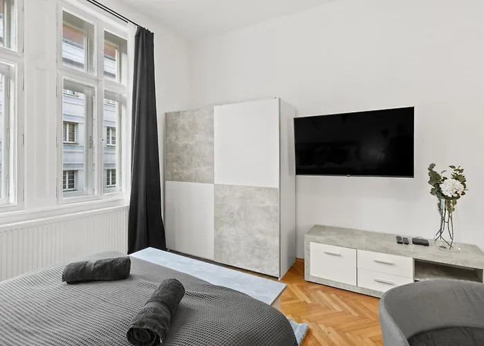 2 Minutes From The U1 - Long-stay Comfort For Expats *