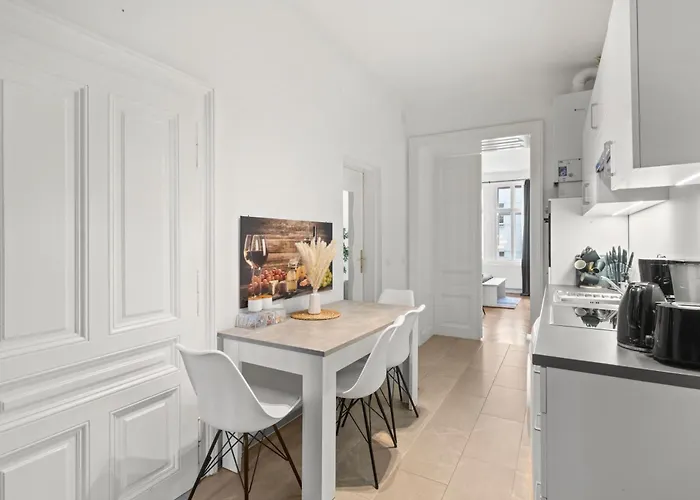 2 Minutes From The U1 - Long-stay Comfort For Expats